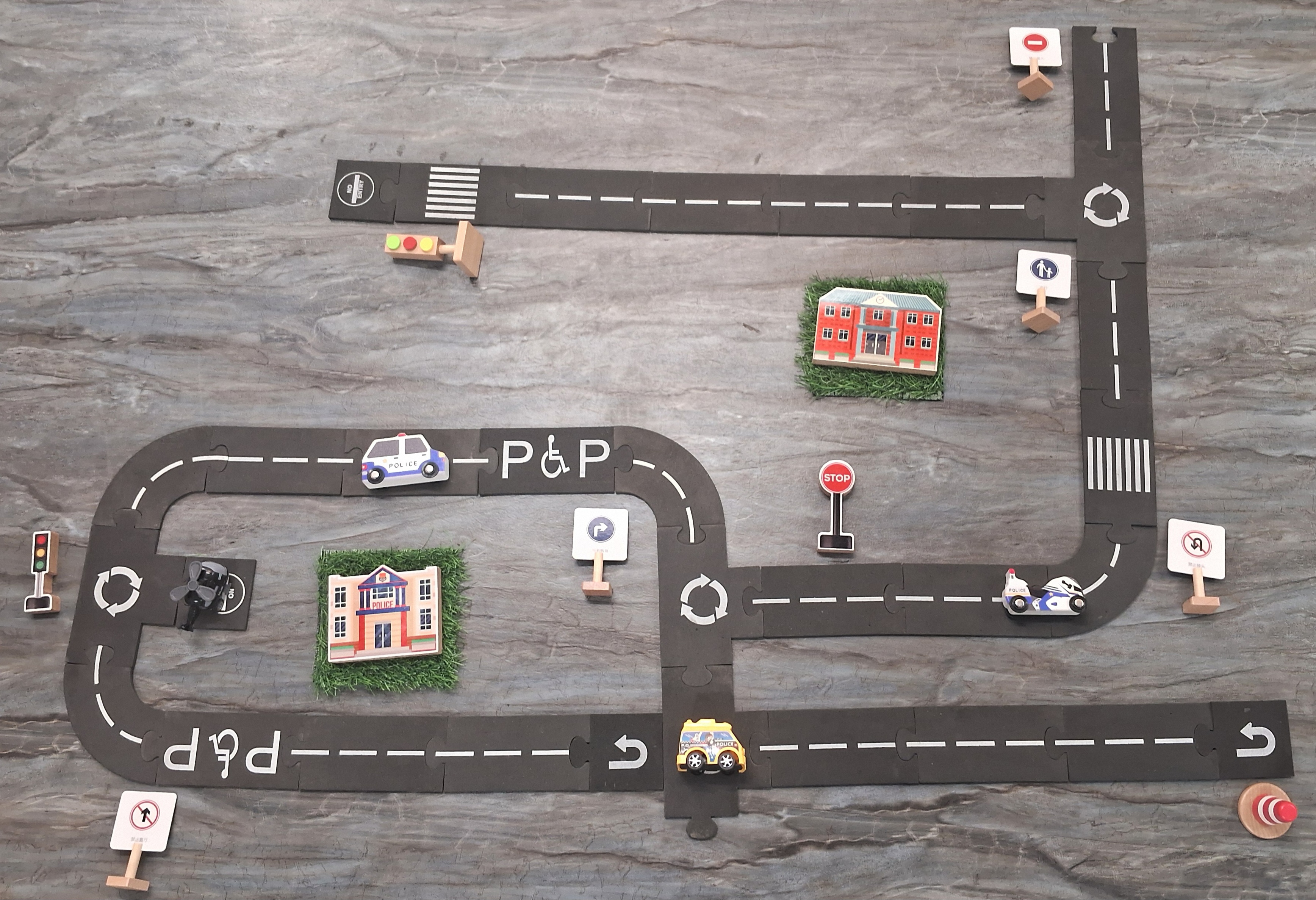 BUILD A CITY TRAFFIC POLICEMAN